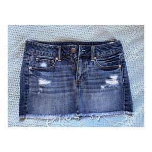 American Eagle classic denim skirt with pockets. Size 2